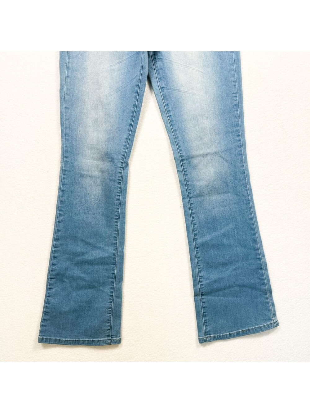 Fashion Nova Wide Leg High Waisted Light Wash Denim Jeans Women’s Size 11 NWT - Picture 9 of 15